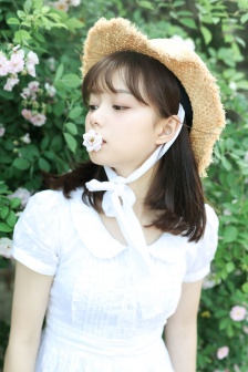 邻居少妇张开双腿让我爽一夜